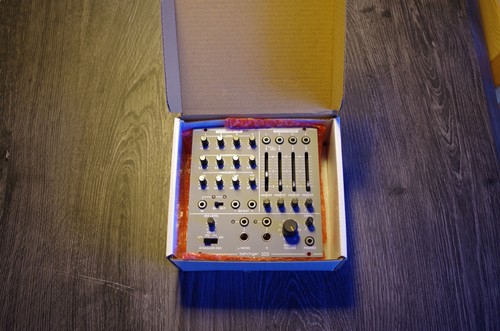 Behringer 305 mixer - 305, eq/mixer/output